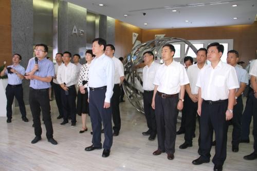 广西自治区党委常委、南宁市委书记王小东一行调研盈创动力