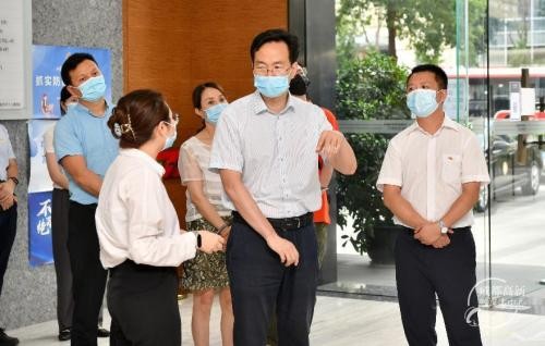 把握产业发展方向 提升科技创新能力